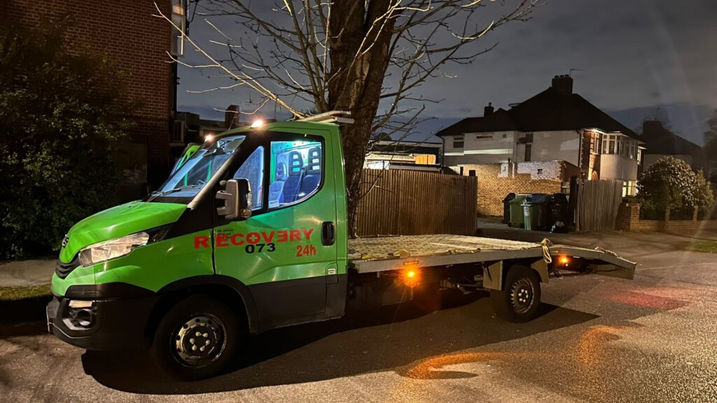 Fast and affordable vehicle pickup, loading, and delivery across London. 24/7 emergency recovery and towing services.